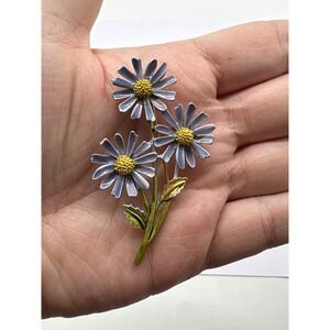Vintage ART Signed Lavender Enamel Triple Daisy Flower Brooch Mid Century Gold